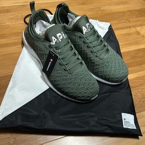 NIB Lululemon APL Techloom Phantom